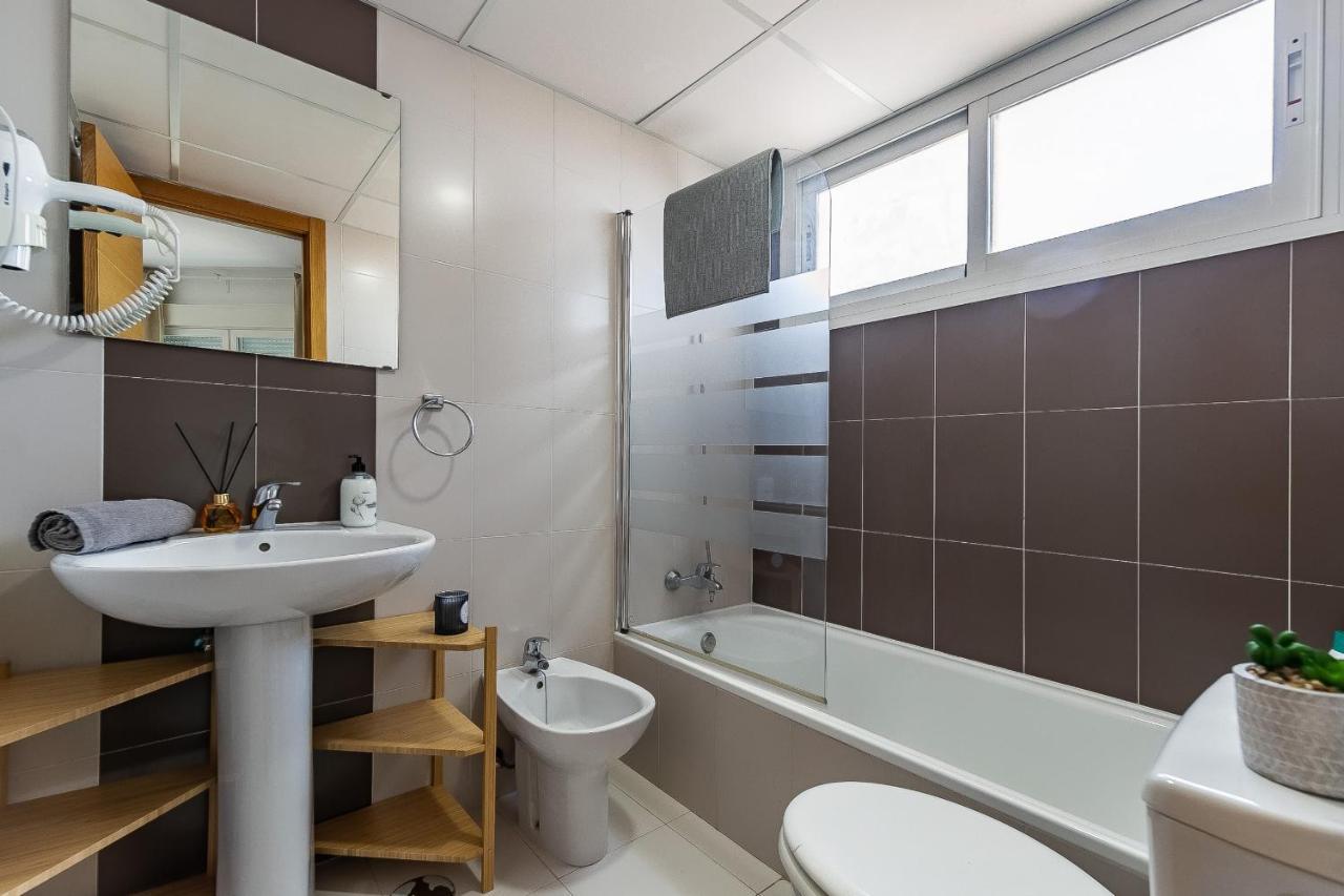 Modern Beach Apartment Valparaiso With Parking Málaga Eksteriør bilde