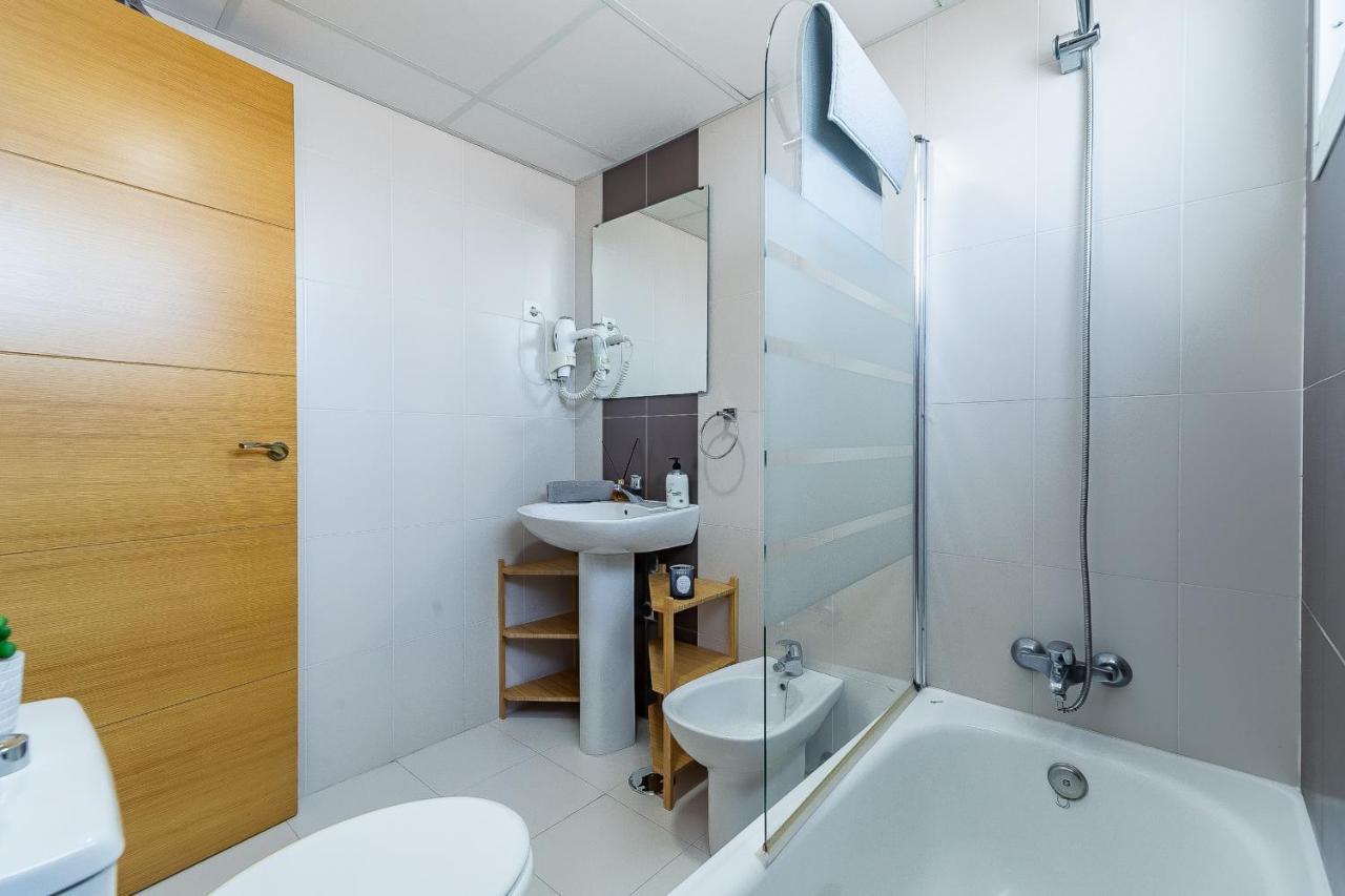 Modern Beach Apartment Valparaiso With Parking Málaga Eksteriør bilde